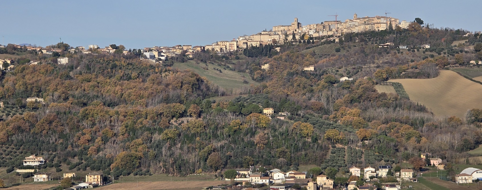Mountain landscape near Bio@Us in Le Marche