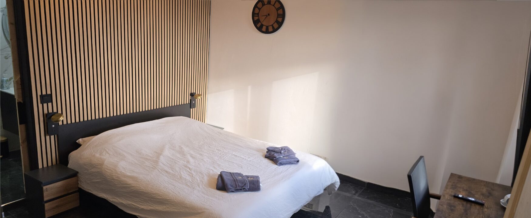 Rosa, spacious wheelchair-accessible guest room at Bio@Us